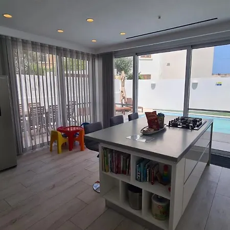 Villa The Poolside Bliss San Ġwann