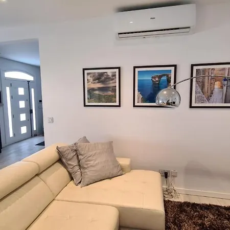 Villa The Poolside Bliss San Ġwann