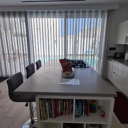 Villa The Poolside Bliss