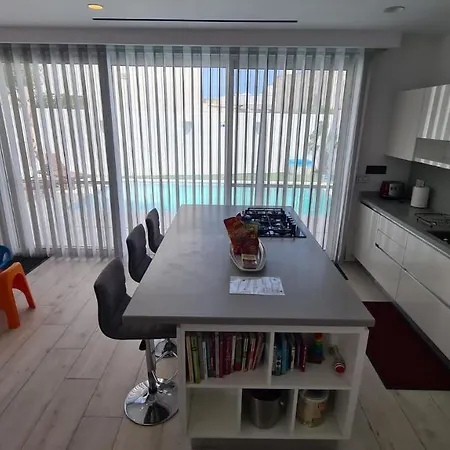 Villa The Poolside Bliss *