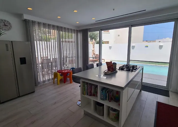 Villa The Poolside Bliss San Ġwann