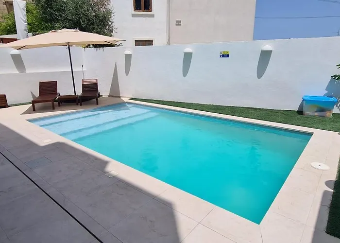The Poolside Bliss * San Ġwann